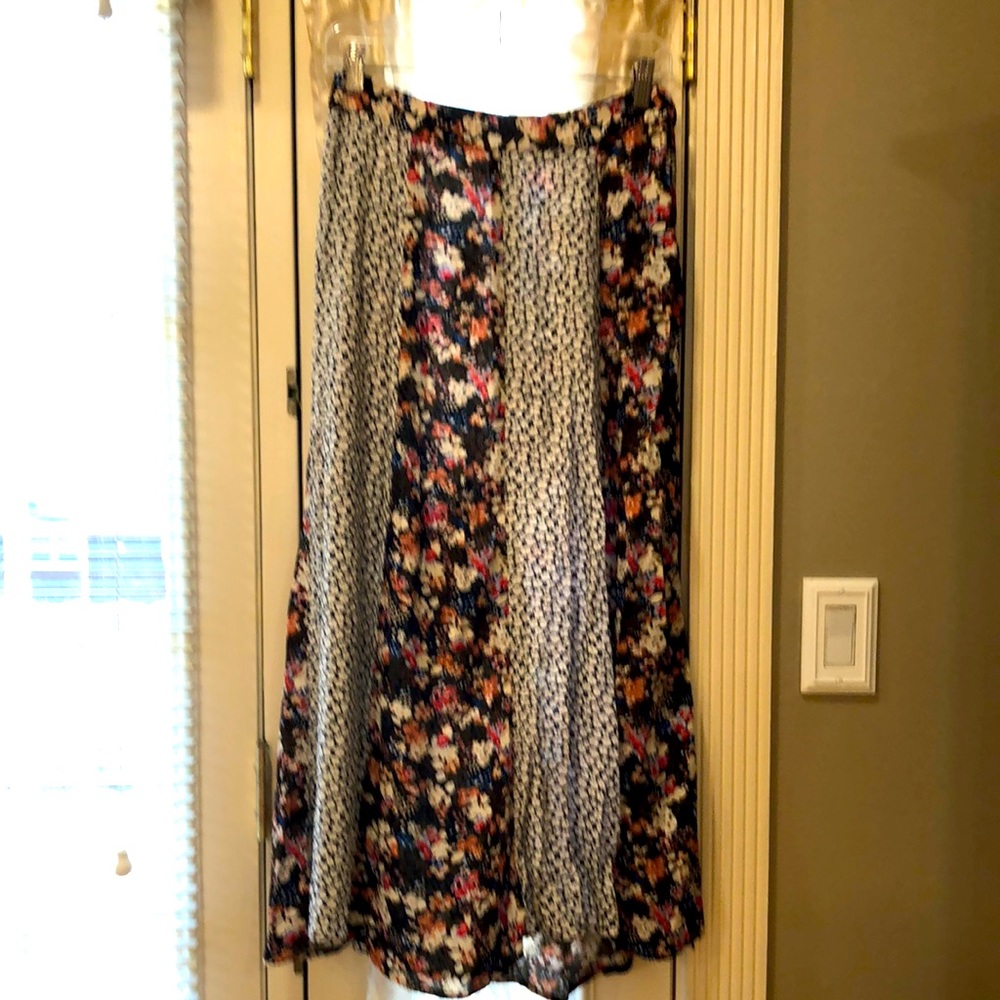 Pieces Skirt ,zip back ,beautiful long skirt ,,,,must have piece.